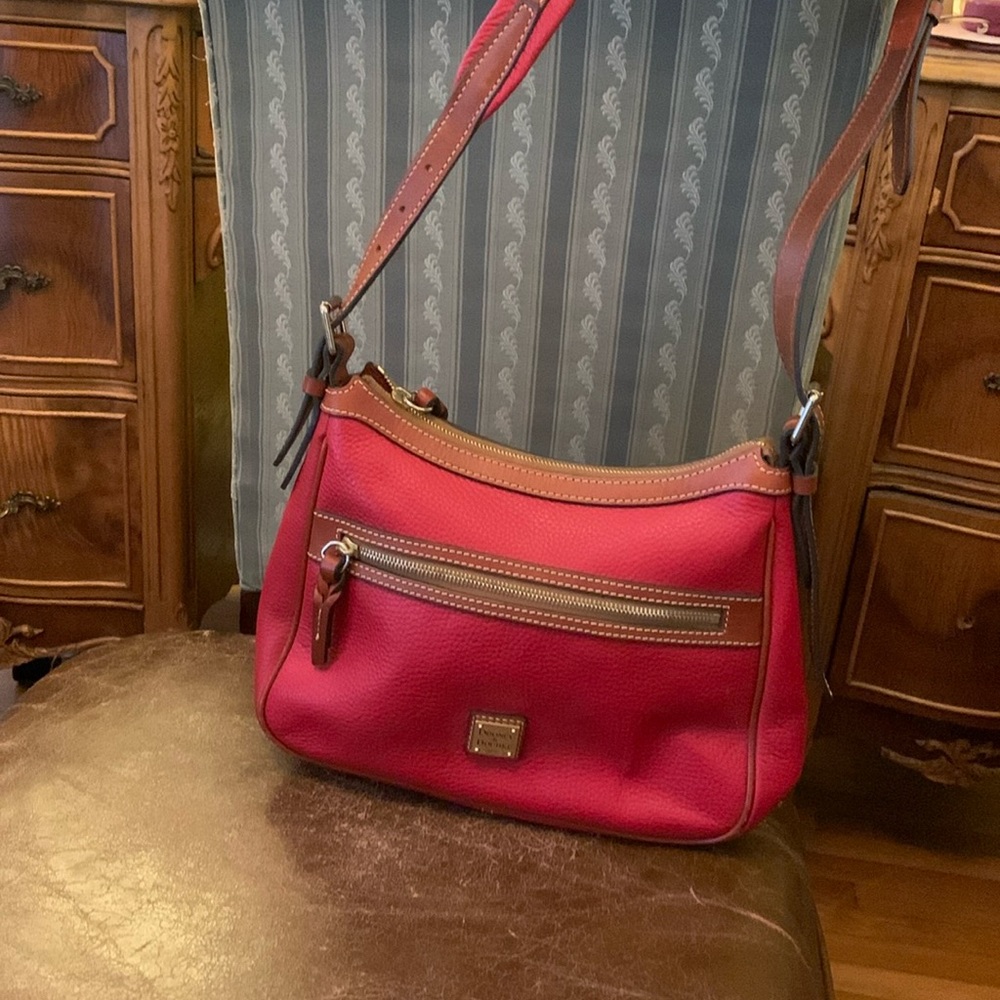 Dooney and Bourke 1975 red pebble grain purse